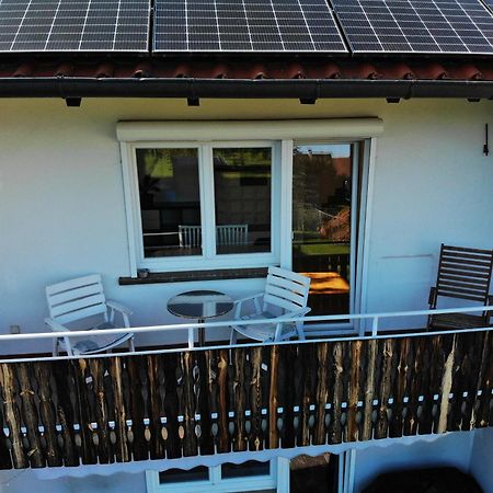 Sonnige 3 Zimmer Wohnung Mit Schoenem Balkon Im Gruenen ロイトリンゲン エクステリア 写真
