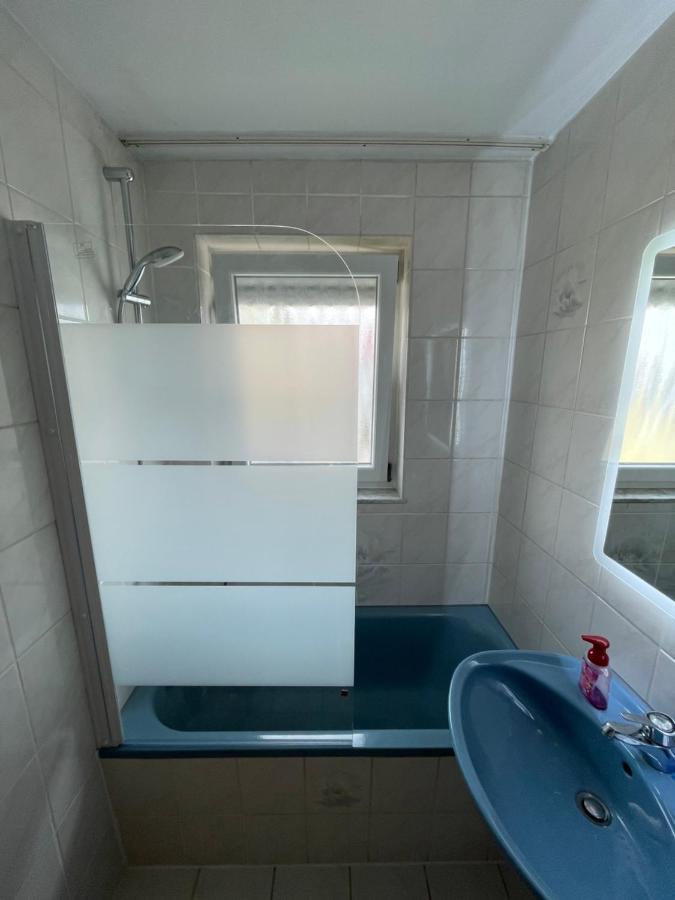 Sonnige 3 Zimmer Wohnung Mit Schoenem Balkon Im Gruenen ロイトリンゲン エクステリア 写真