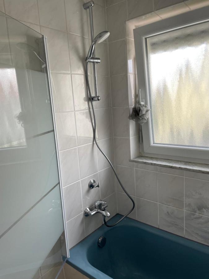 Sonnige 3 Zimmer Wohnung Mit Schoenem Balkon Im Gruenen ロイトリンゲン エクステリア 写真