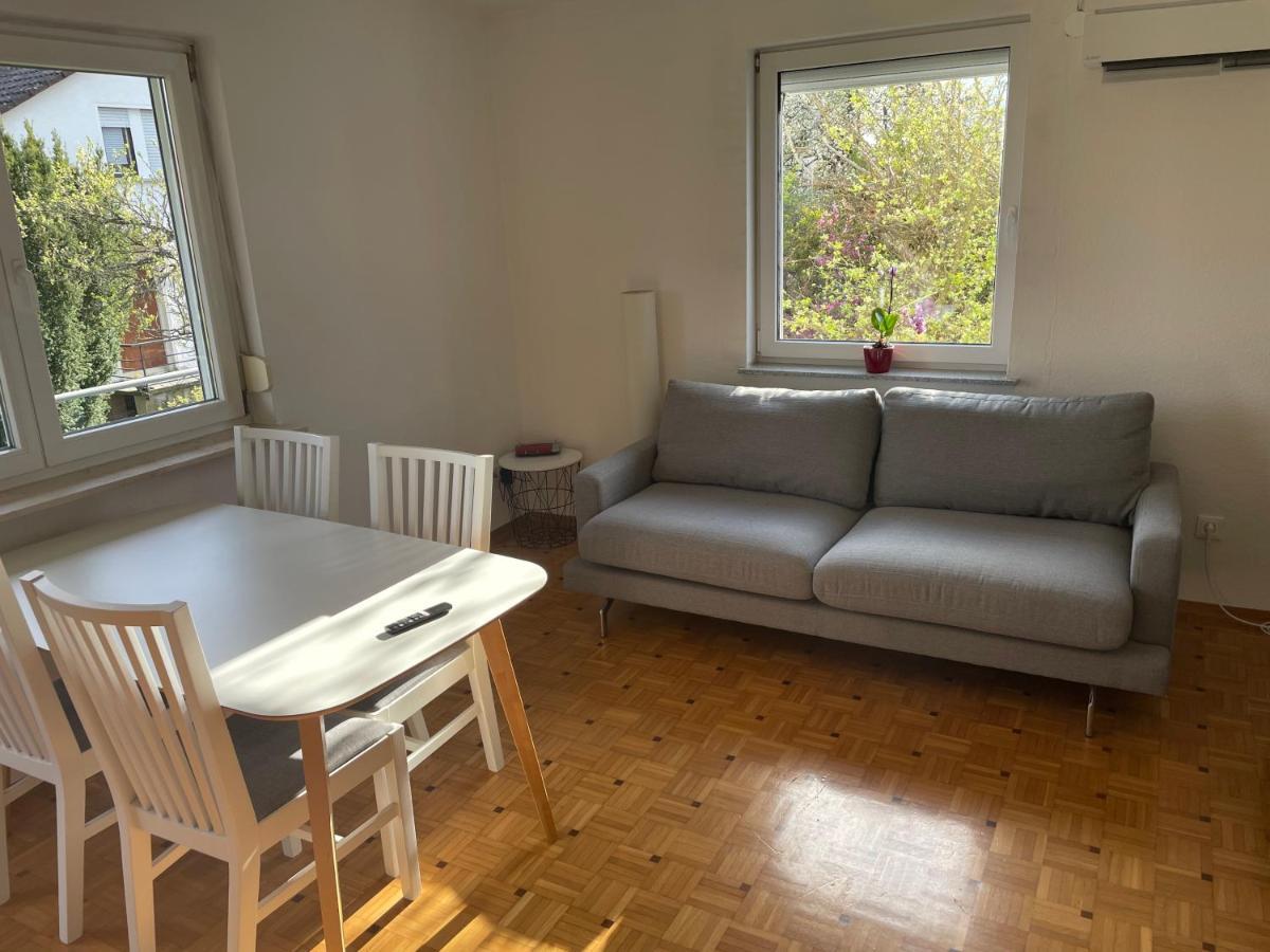 Sonnige 3 Zimmer Wohnung Mit Schoenem Balkon Im Gruenen ロイトリンゲン エクステリア 写真