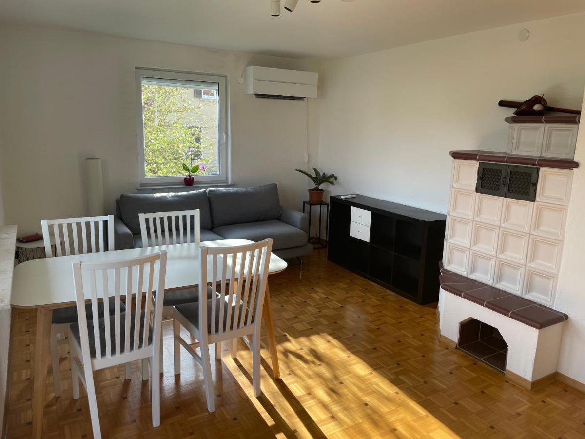 Sonnige 3 Zimmer Wohnung Mit Schoenem Balkon Im Gruenen ロイトリンゲン エクステリア 写真