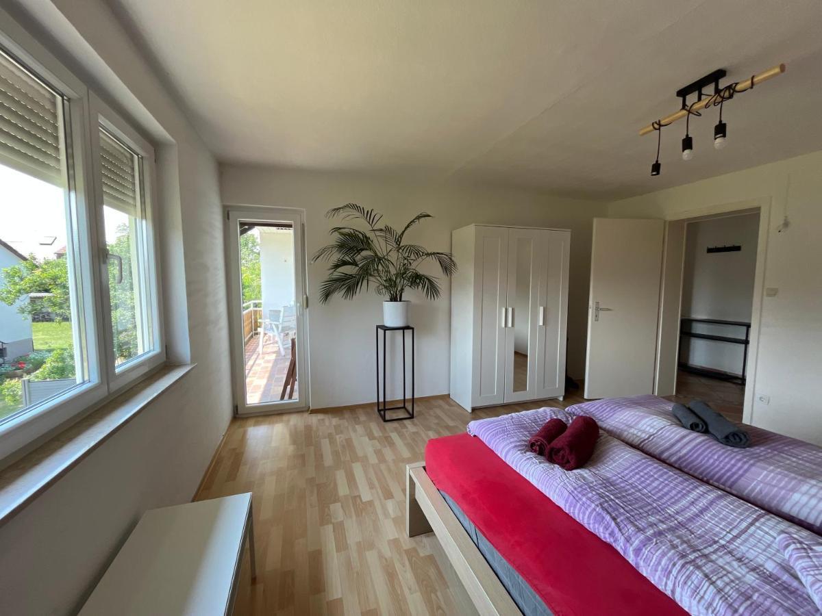 Sonnige 3 Zimmer Wohnung Mit Schoenem Balkon Im Gruenen ロイトリンゲン エクステリア 写真