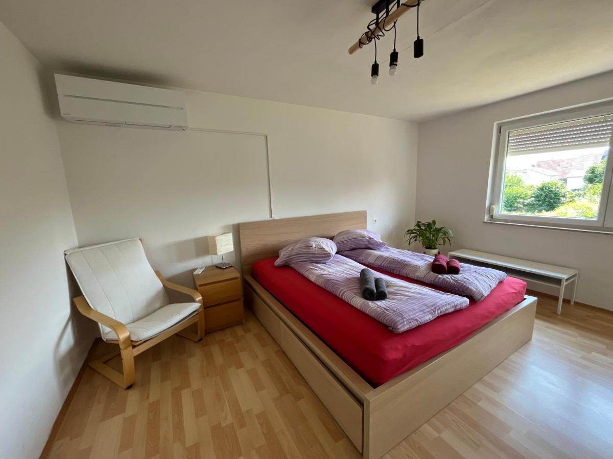 Sonnige 3 Zimmer Wohnung Mit Schoenem Balkon Im Gruenen ロイトリンゲン エクステリア 写真